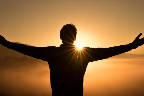 Mutluluğunuz İçin Benimsemeniz Gereken 100 Nazik Davranış